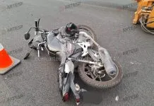 Motociclista fica gravemente ferido após bater em barreira e tombar na Tamoios, em Jambeiro