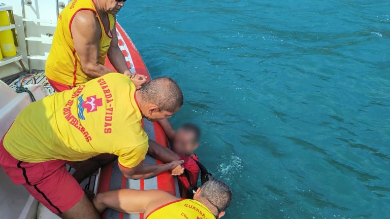 Homem furta carne em comércio, foge para o mar e quase se afoga em Ilhabela