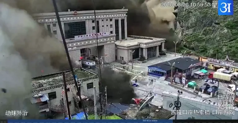 Vídeo: Inundações no Nepal deixam mortos e quase 400 desaparecidos