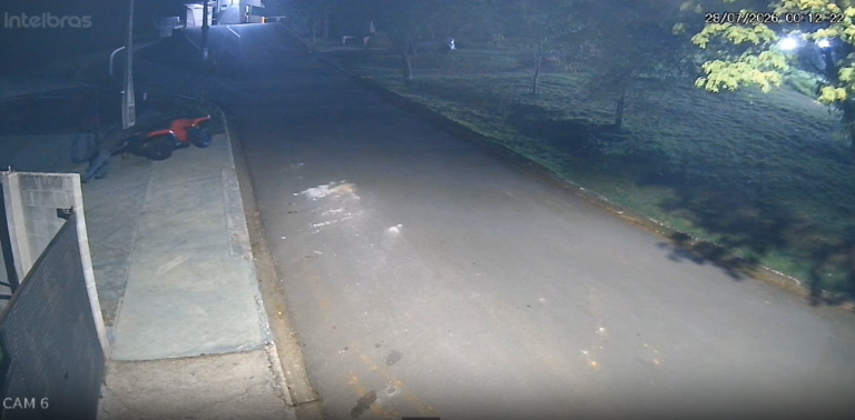 Vídeo: Criminosos invadem casa e furtam quadriciclo causando prejuízo de R$70 mil