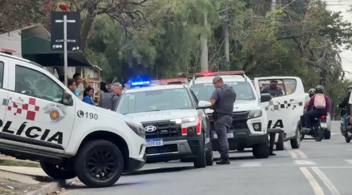 Dupla é presa após perseguição; um deles tentou se esconder em posto de saúde Dupla é presa após perseguição; um deles tentou se esconder em posto de saúde