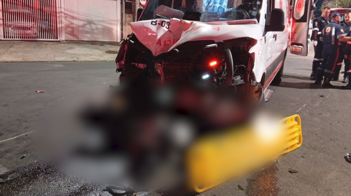 Moto bate em ambulância do Samu e dois ocupantes ficam feridos em Campinas Moto bate em ambulância do Samu e dois ocupantes ficam feridos em Campinas