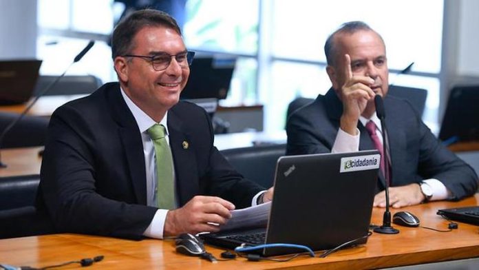 Flávio Bolsonaro e Marinho