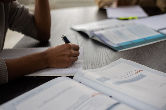 Invista em você Aprenda, empreenda e prospere