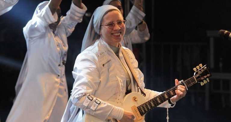 Evento religioso é a principal atração da Festa das Neves neste sábado