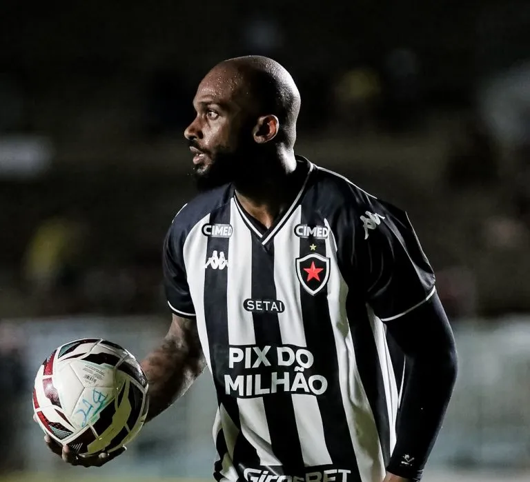 PK celebra sequência invicta do Botafogo-PB, mas quer foco para reta final da Série C 2026