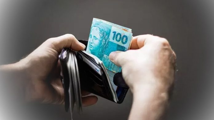 Proposta de Orçamento indica salário mínimo de R$ 1.741 em 2027