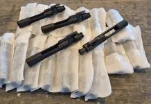 Conjuntos de partes e peças para fuzil AR-15 são apreendidos pela Receita Federal no Porto de Santos
