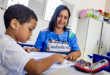 Mulheres podem se inscrever em curso gratuito de cuidadora infantil com auxílio em João Pessoa