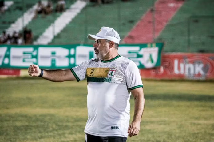 Sousa acerta o retorno de Leandro Sena para 2027