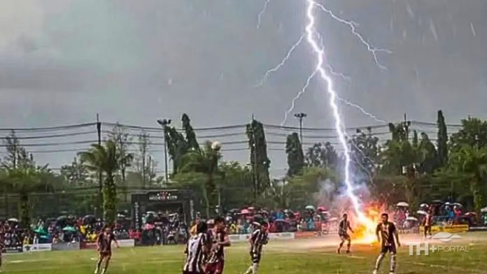 Raio mata jogador de futebol Thmais