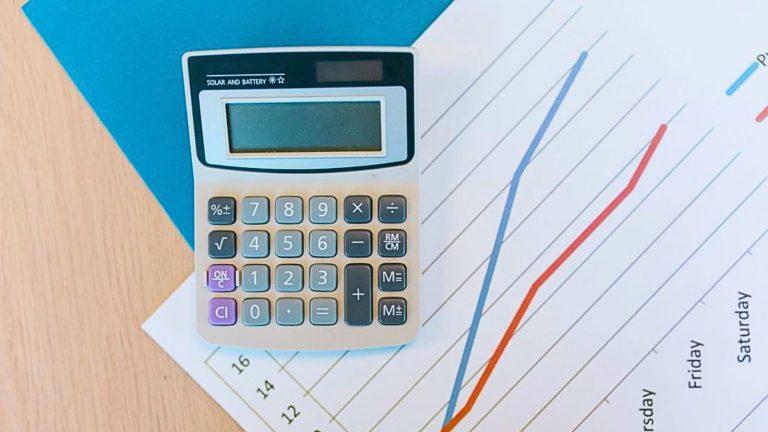 Brasil lidera ranking de juros reais mesmo após corte da Selic