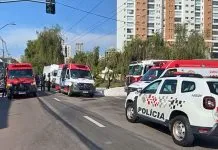 Acidente entre ônibus e carro bloqueia Orosimbo Maia