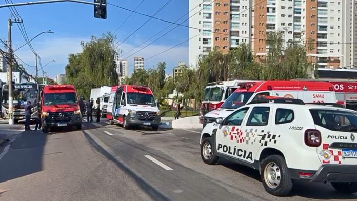 Acidente bloqueia trecho da Avenida Orosimbo Maia