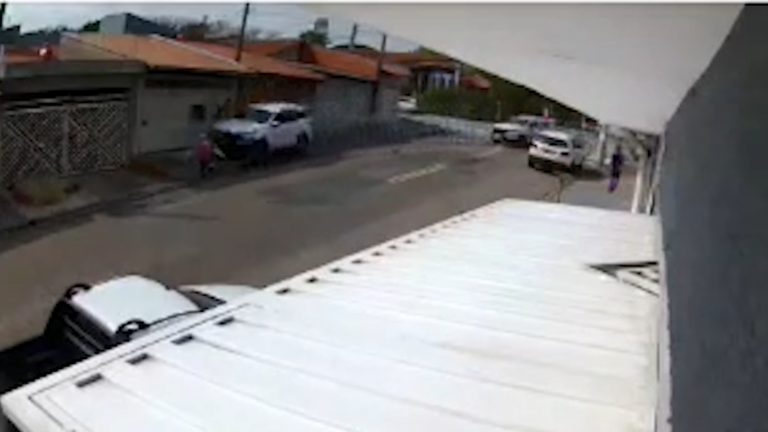 VÍDEO: Mulher morre ao ser atropelada durante perseguição policial a carro de luxo furtado