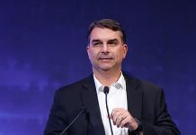 Flávio Bolsonaro se reúne com Republicanos e reforça oferta de vaga de vice, mas partido ainda resiste