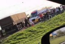 AGORA: Carreta fica atravessada na Rod. dos Bandeirantes em Campinas e trava trânsito sentido capital