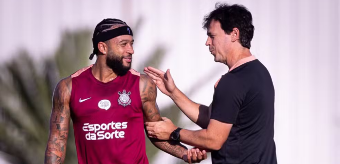 Memphis Depay e Fernando Diniz
