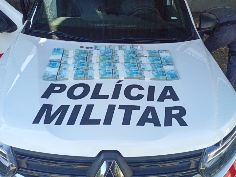 Homem é preso com carro furtado e mais de R$ 200 mil em dinheiro vivo após acidente em São José