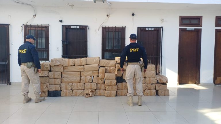 PRF apreende mais de uma tonelada de maconha na Via Dutra, em Queluz