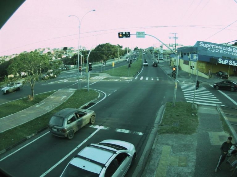 Avanço de semáforo e parada sobre faixa somam quase 79 mil infrações em 2026