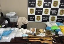 Homem é preso com drogas, arma e munições em cidade do litoral