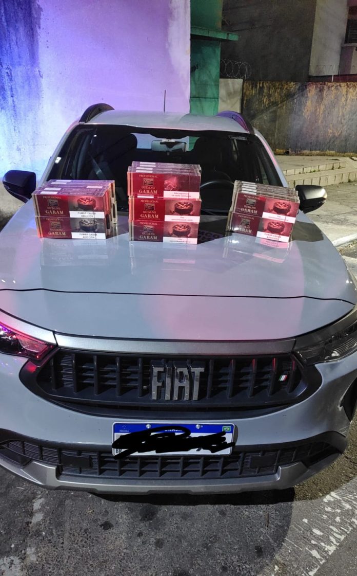 Polícia apreende 340 maços de cigarros do Paraguai em veículo na Oswaldo Cruz, em Ubatuba Polícia apreende 340 maços de cigarros do Paraguai em veículo na Oswaldo Cruz, em Ubatuba
