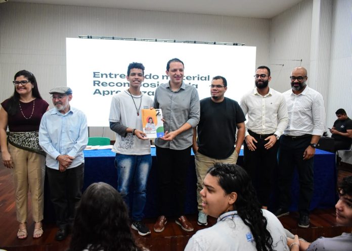 Governo da Paraíba entrega 400 mil novos materiais de Recomposição da Aprendizagem em Português e Matemática