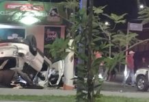 Veículo capota e bate em poste após perder controle de direção em avenida de Bertioga; VÍDEO