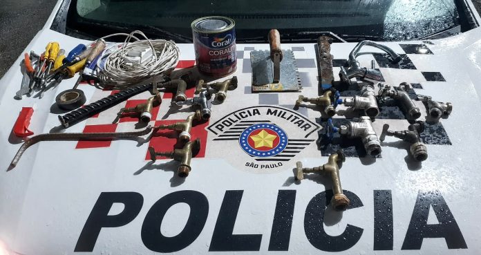 Foto: Polícia Militar Homem é preso com materiais de possível furto no centro de Guaratinguetá