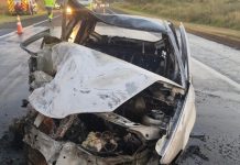 Carro pega fogo após colisão na Elyeser Montenegro Magalhães; dois ficam feridos