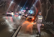 Carro perde o controle, capota e bate em lateral de outro veículo dentro de túnel na Rodovia dos Imigrantes