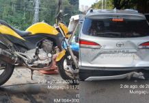 Motociclista fica gravemente ferido após perder o controle e bater em traseira de automóvel em Mongaguá