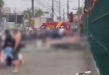 Câmeras de monitoramento registram momento em que portão cai em cima de homem em Praia Grande; VÍDEO
