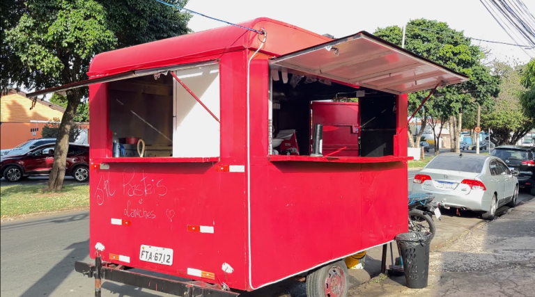 Comerciantes entram em luta corporal e impedem assalto com criança de 7 anos refém
