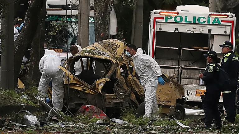 Colômbia sofre dois ataques a bomba após posse de presidente