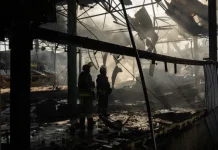Ataque com drones e mísseis a shopping na Ucrânia mata 15 e fere 130