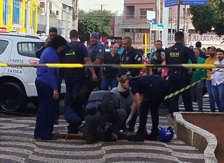 GCM de folga atira contra desafeto na praça Rui Barbosa, em Araçatuba