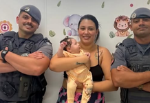 Equipe da PM salva vida de bebê vítima de engasgo em São Vicente