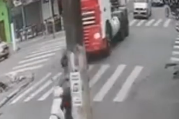 caminhao vermelho