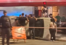 Carro capota em avenida de Santos e motorista fica ferido