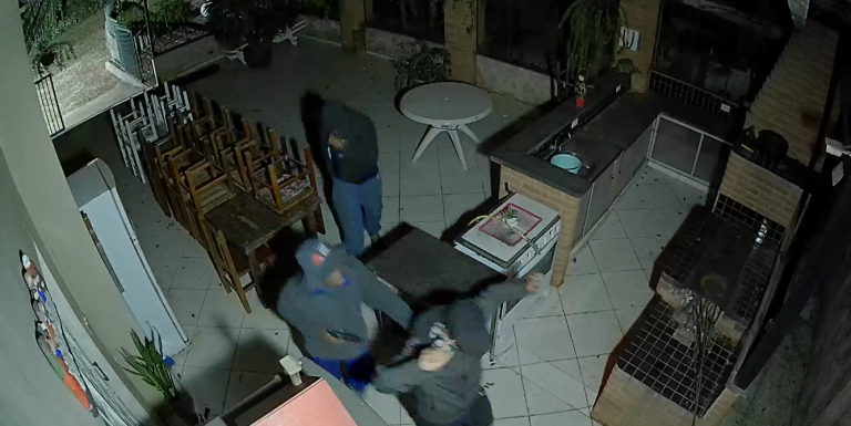VÍDEO: Criminosos invadem sítio, rendem caseiro e tentam fugir do cerco policial em Mogi Guaçu