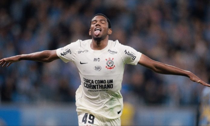 Corinthians negocia o volante André