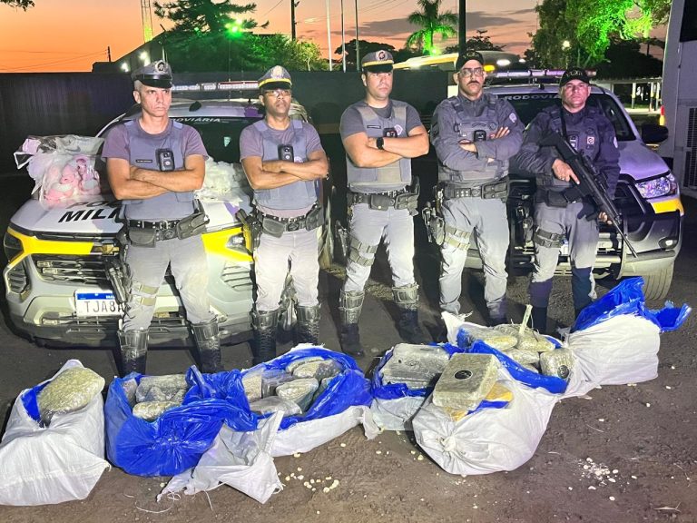 Polícia Rodoviária apreende mais de 560 kg de drogas e prende três bolivianos na SP-270