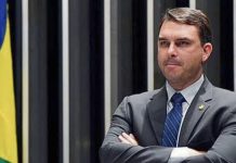 Flávio Bolsonaro é filiado a partido Missão, e registro de candidatura no TSE atrasa