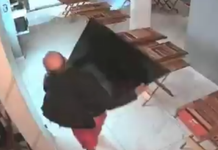 Pizzaria de ex-jogador do Santos é furtada durante a madrugada no Guarujá; VÍDEO