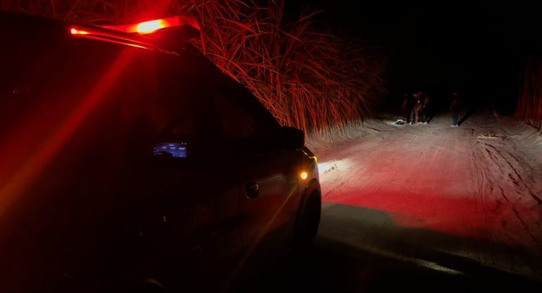 Homem é encontrado morto em Santa Rita com marcas de tiros e facadas