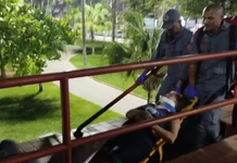 Mulher cai de escadaria após guarda-corpo ceder durante exercício em Santos