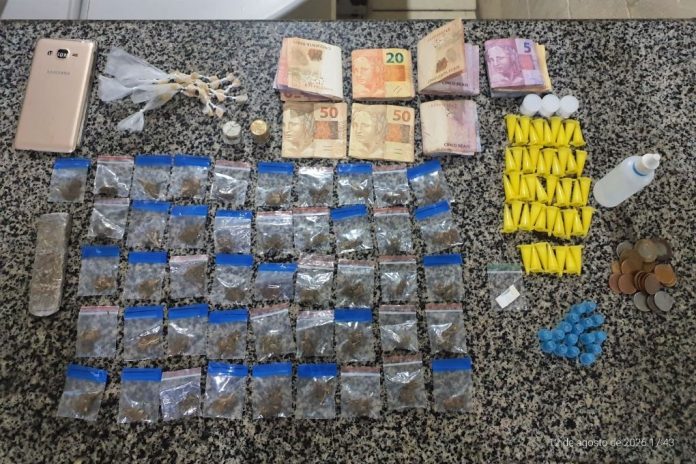 Apreensão 140 porções de drogas