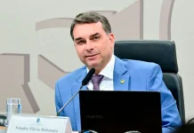Plano de governo de Flávio Bolsonaro propõe tesouraço e novo teto de gastos